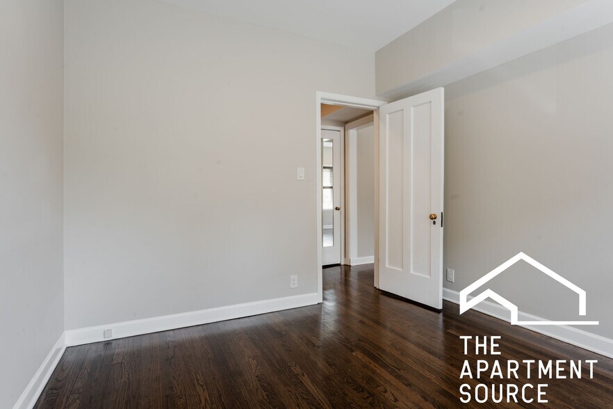 Building Photo - 1604 W Berwyn Ave