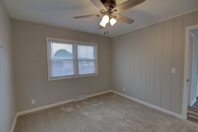 Building Photo - Remodeled 2 bed home