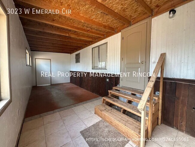 Building Photo - 3023 W Emerald Cir