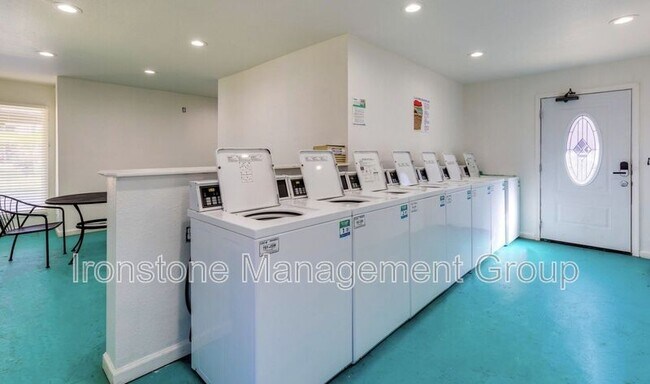 Building Photo - 4659 S Darlington Ave