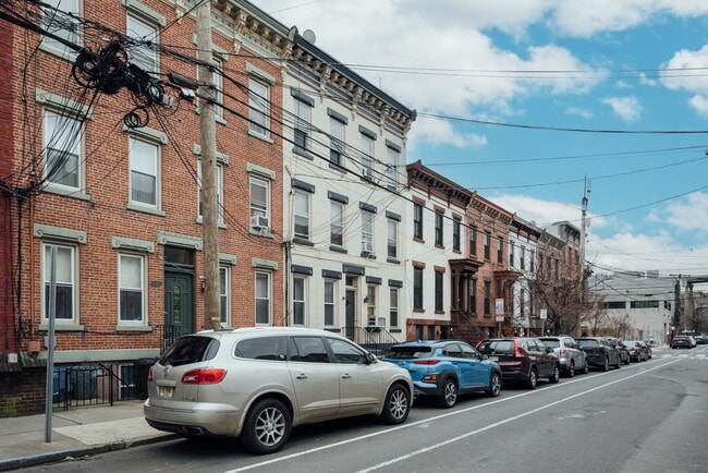 Primary Photo - 357 8th St