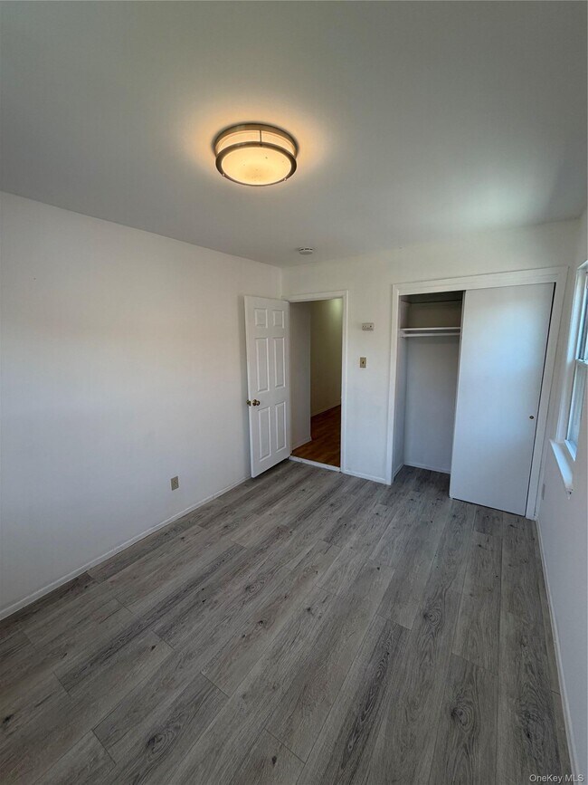 Building Photo - 2735 Cropsey Ave