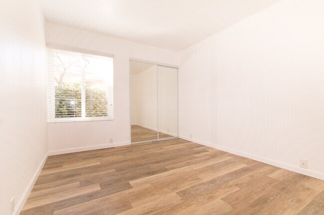 Building Photo - Elegantly Upgraded 2 Bed/1 Bath Condo in UTC with Private Patio/Washer & Dryer!