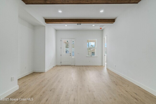 Building Photo - 521 Garbelmann St