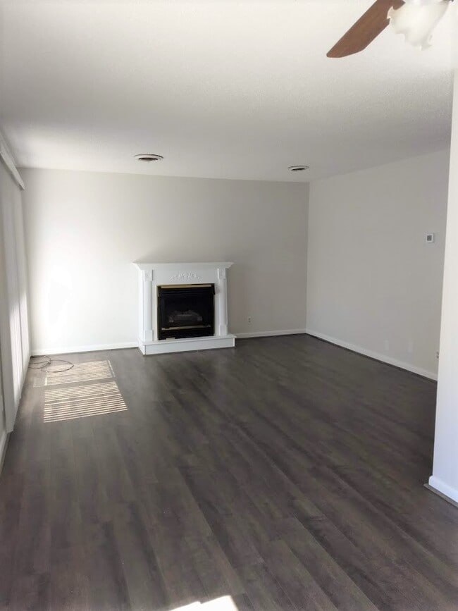 Building Photo - 29 Lakeshore Terrace