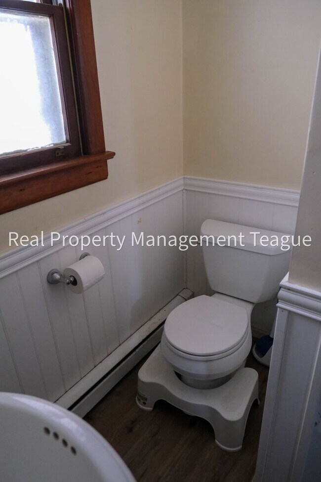 Building Photo - Charming 3 bedrooms in Rensselaer