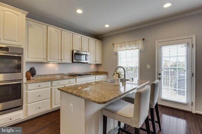 Building Photo - Charming 3BR Townhome in Aldie