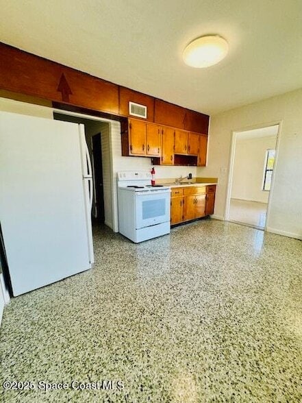 Building Photo - 106 Sunrise Ave