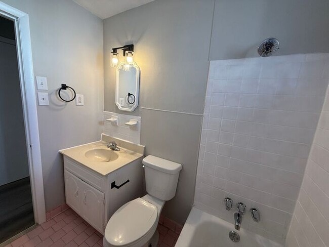 Building Photo - Renovated Duplex in Woodbine - Washer and Dryer Included