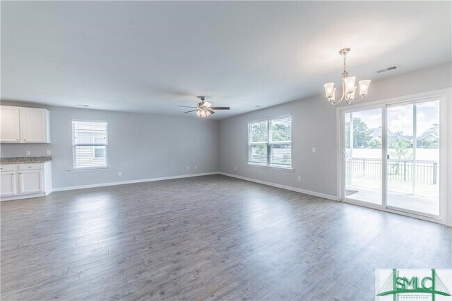 Building Photo - 595 Hogan Dr