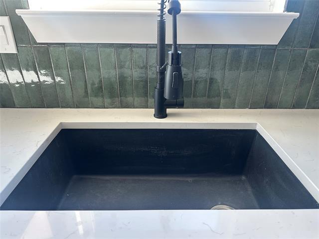 Building Photo - 523 Harris St