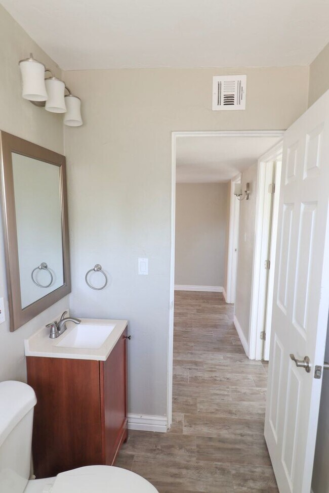 Building Photo - Modern Farmhouse