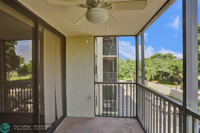 Building Photo - 105 Lake Emerald Dr