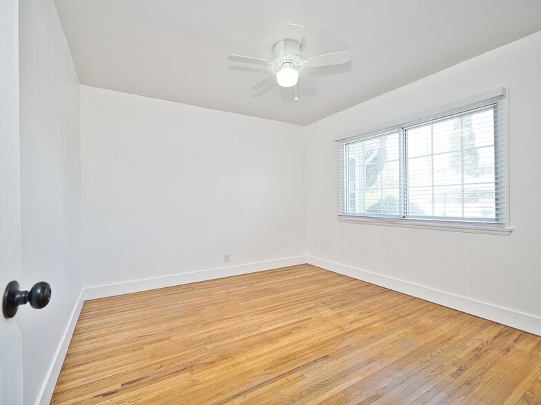 Building Photo - 6153 Clybourn Ave