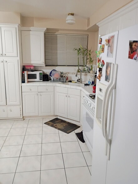 Building Photo - 1129 W Avenue J8