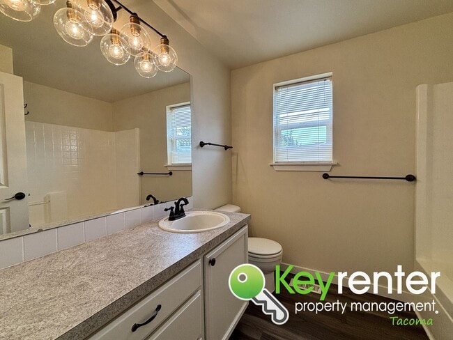 Building Photo - Newly Updated 5-Bedroom Home in Quiet Span...