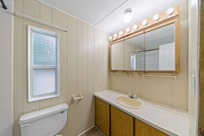 Building Photo - 2 Bedroom/1 Bathroom Home in the Green Valley Estates Subdivision!