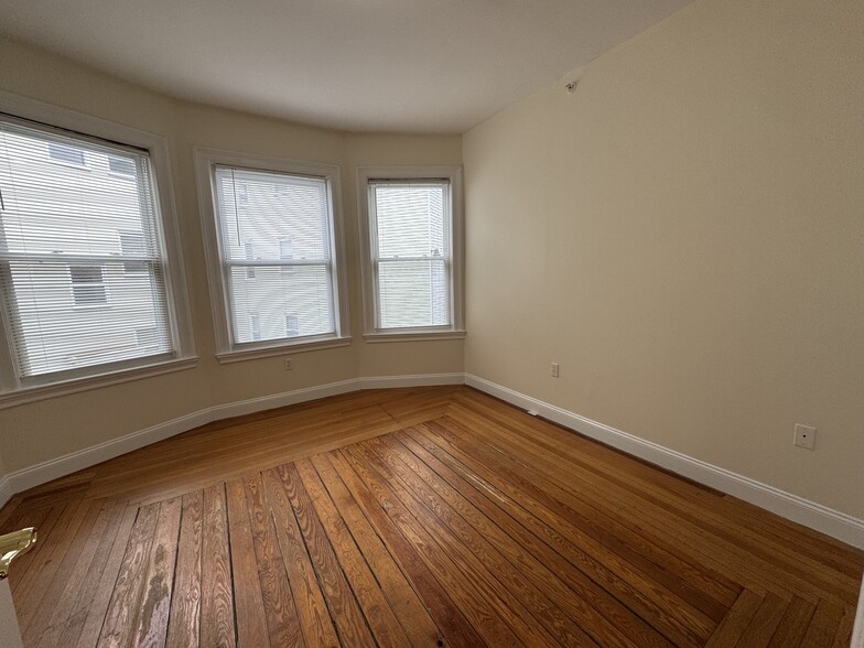 Primary Photo - 65 Ashford St