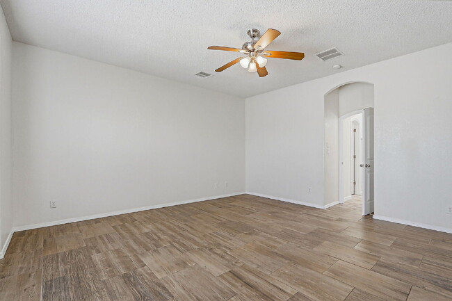 Building Photo - 4-Bedrooms in 79928 with Spacious 1757 Sq Ft – Your Home Awaits!