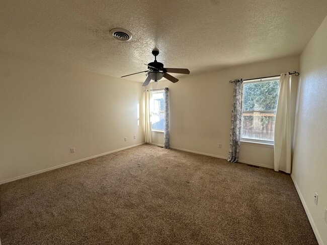 Building Photo - 3 Bedroom 2 Bathroom Home for rent in Bloomfield