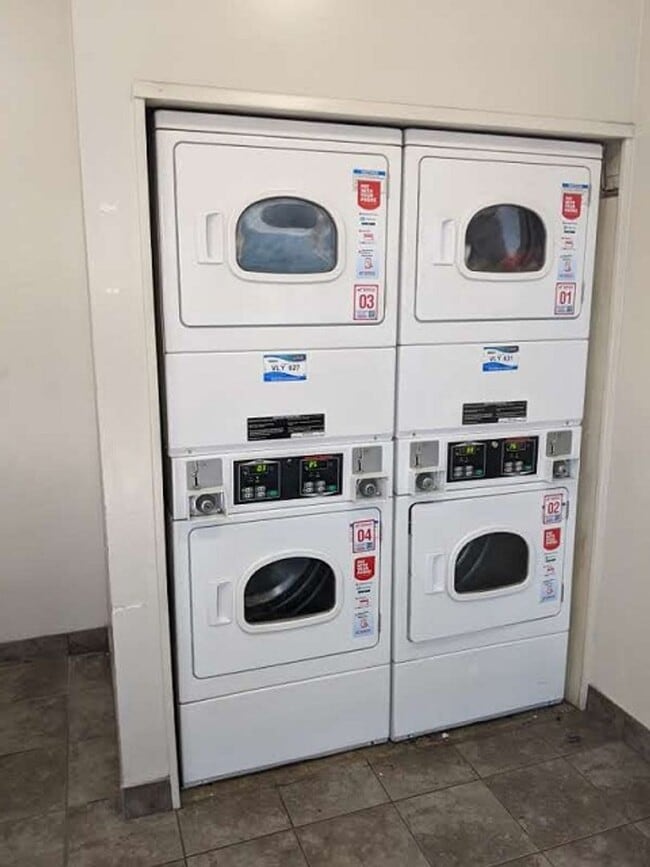 Building Photo - 1 Bedroom-1 Bathroom Single Story Condo in the La Mesa Village