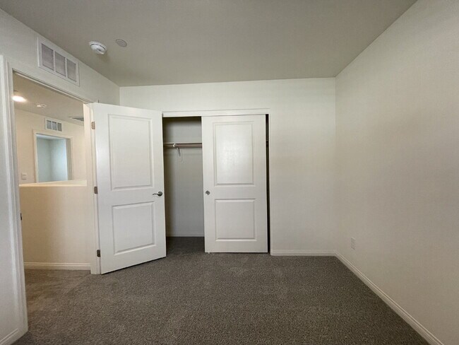 Building Photo - 4 BED 2.5 BATH 2 CAR GARAGE SINGLE FAMILY HOME IN CADENCE, HENDERSON w/ LARGE BACKYARD