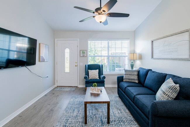 Building Photo - Welcoming & Bright 2 Bed/1 Bath Patiohome ...