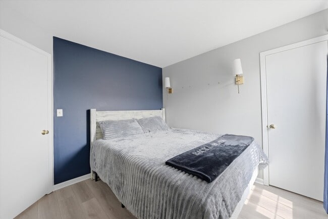 Building Photo - 2211 Carpenter Ave