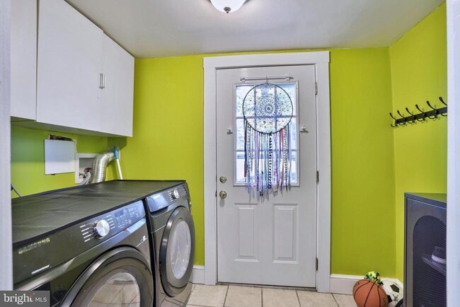 Building Photo - 13 E C St