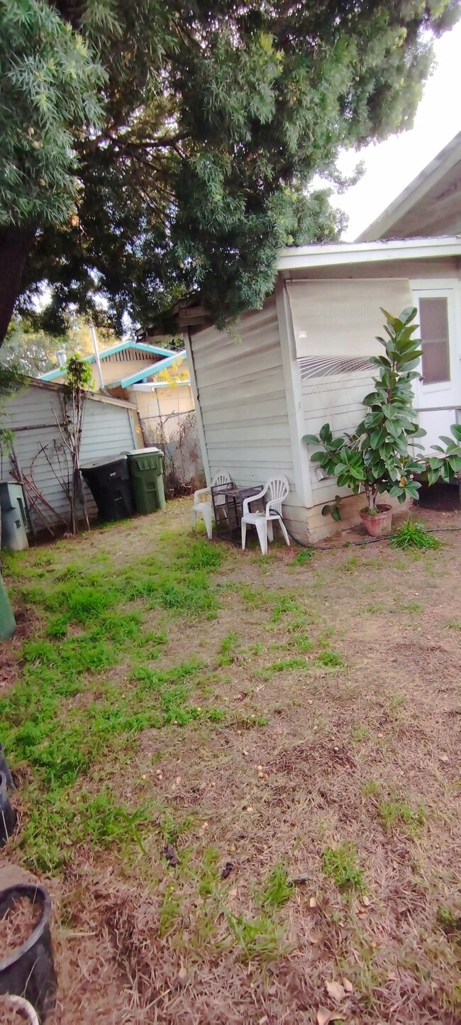 Building Photo - 216 S Almansor St