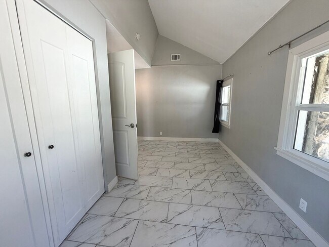 Building Photo - 3056 Crescent Way