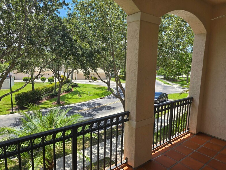 Building Photo - 8017 Murano Cir