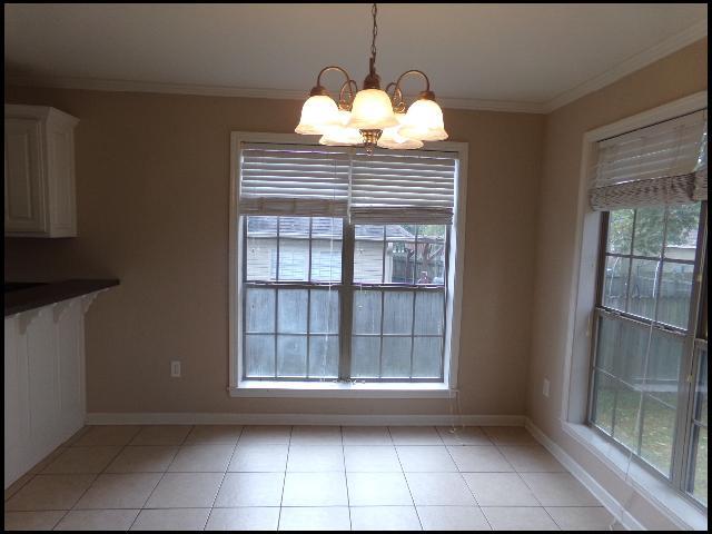 Building Photo - 303 Hidden Meadows Dr