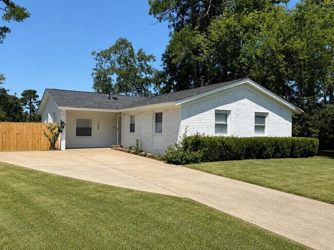 Building Photo - 1209 Azalea Dr