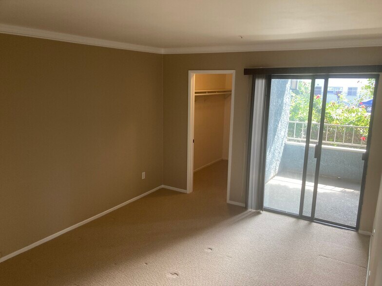 Building Photo - 550 Orange Ave