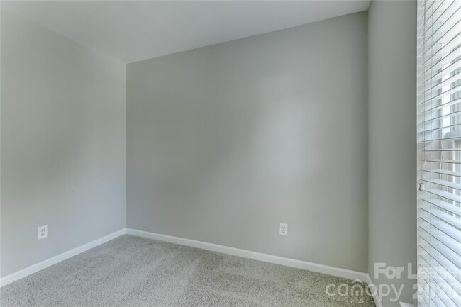 Building Photo - 524 Stillgreen Ln