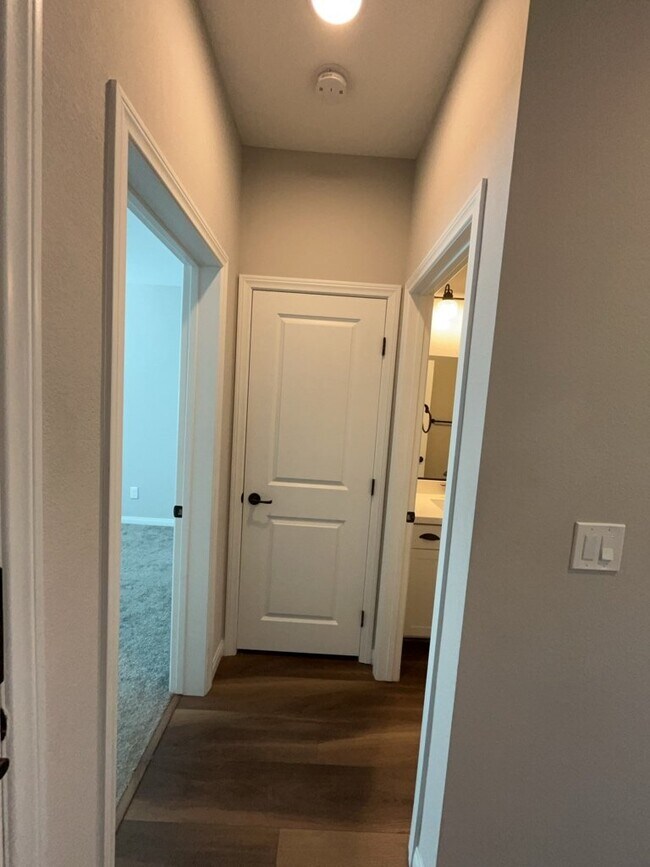 Building Photo - 2122 Bethesda Fountain Rd