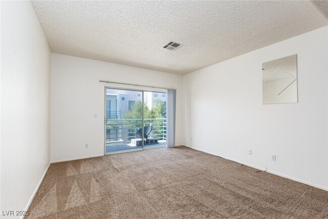Building Photo - 7100 W Pirates Cove Rd
