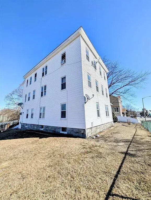 Building Photo - 395 Cambridge St