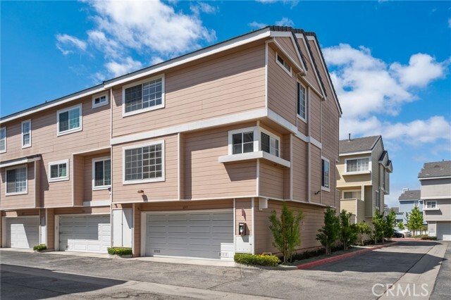 Building Photo - 2800 Plaza del Amo