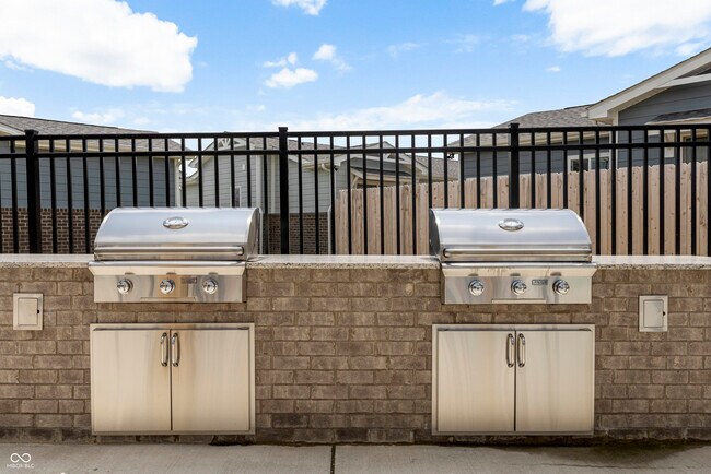 Building Photo - 6737 Bridle Wy