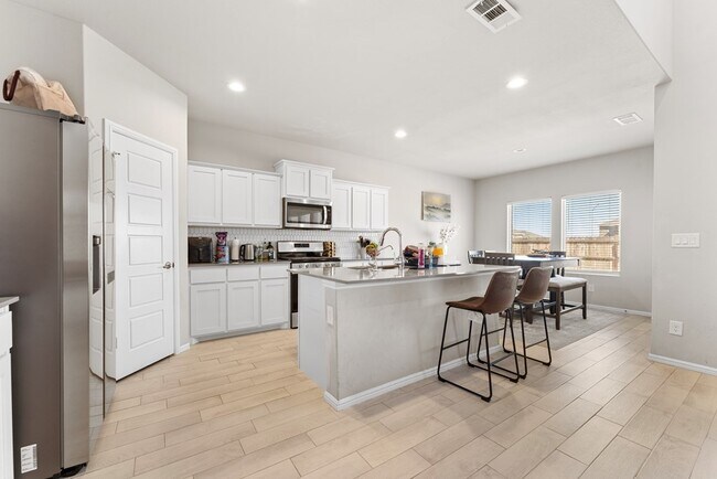 Building Photo - 7118 Adenium Rd