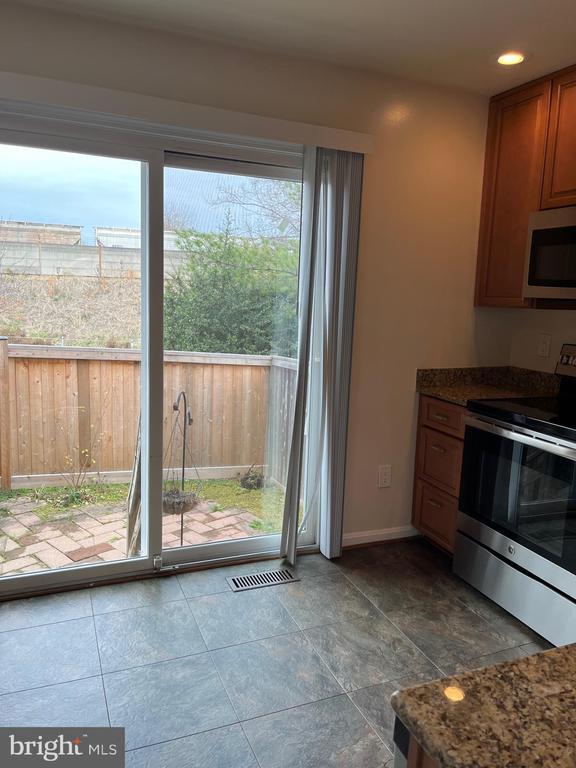 Building Photo - 1533 Oronoco St