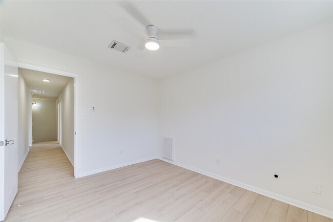 Building Photo - 18318 Ella Blvd