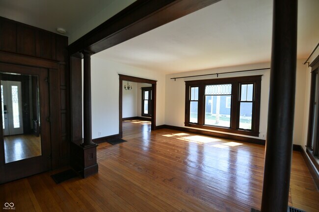 Building Photo - 205 W 3rd St