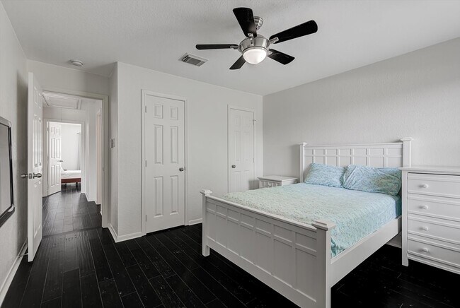 Building Photo - 20950 Field Manor Ln