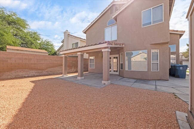 Building Photo - SE!!  Windmill and 215!! Newly remodeled!! All Tile Floors down stairs!! Low Maintenance Desert L...