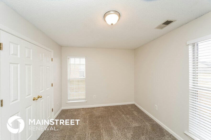 Building Photo - 1828 Cresent Ln