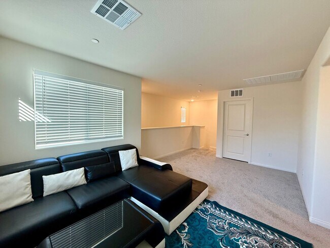 Building Photo - COMING SOON! 3/BD 2.5/BA Townhouse W/ Amaz...