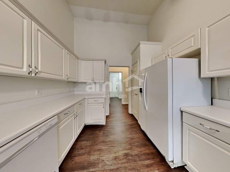 Building Photo - 41 Stallion Run